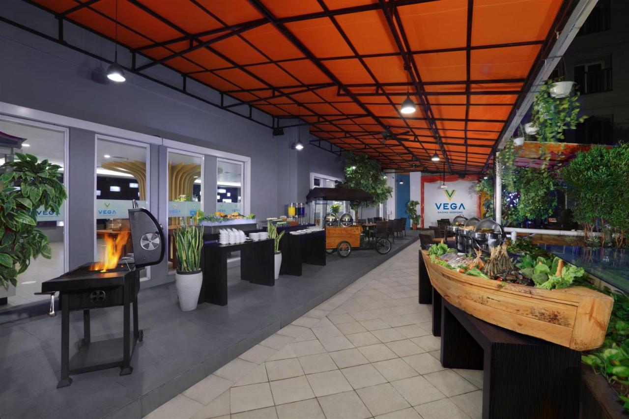 Vega Hotel Gading Serpong Esterno foto