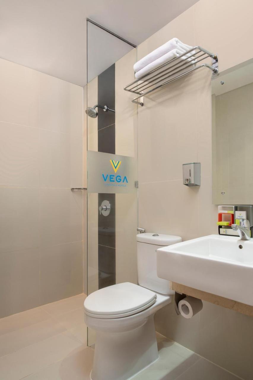 Vega Hotel Gading Serpong Esterno foto