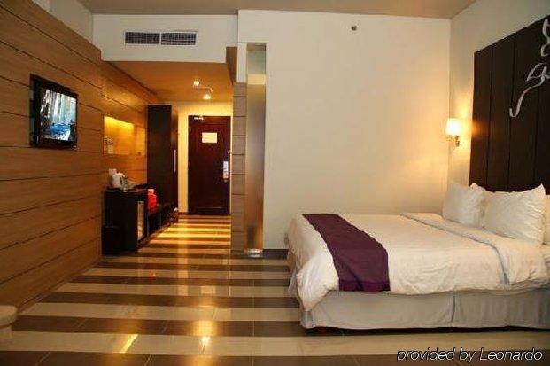 Vega Hotel Gading Serpong Esterno foto