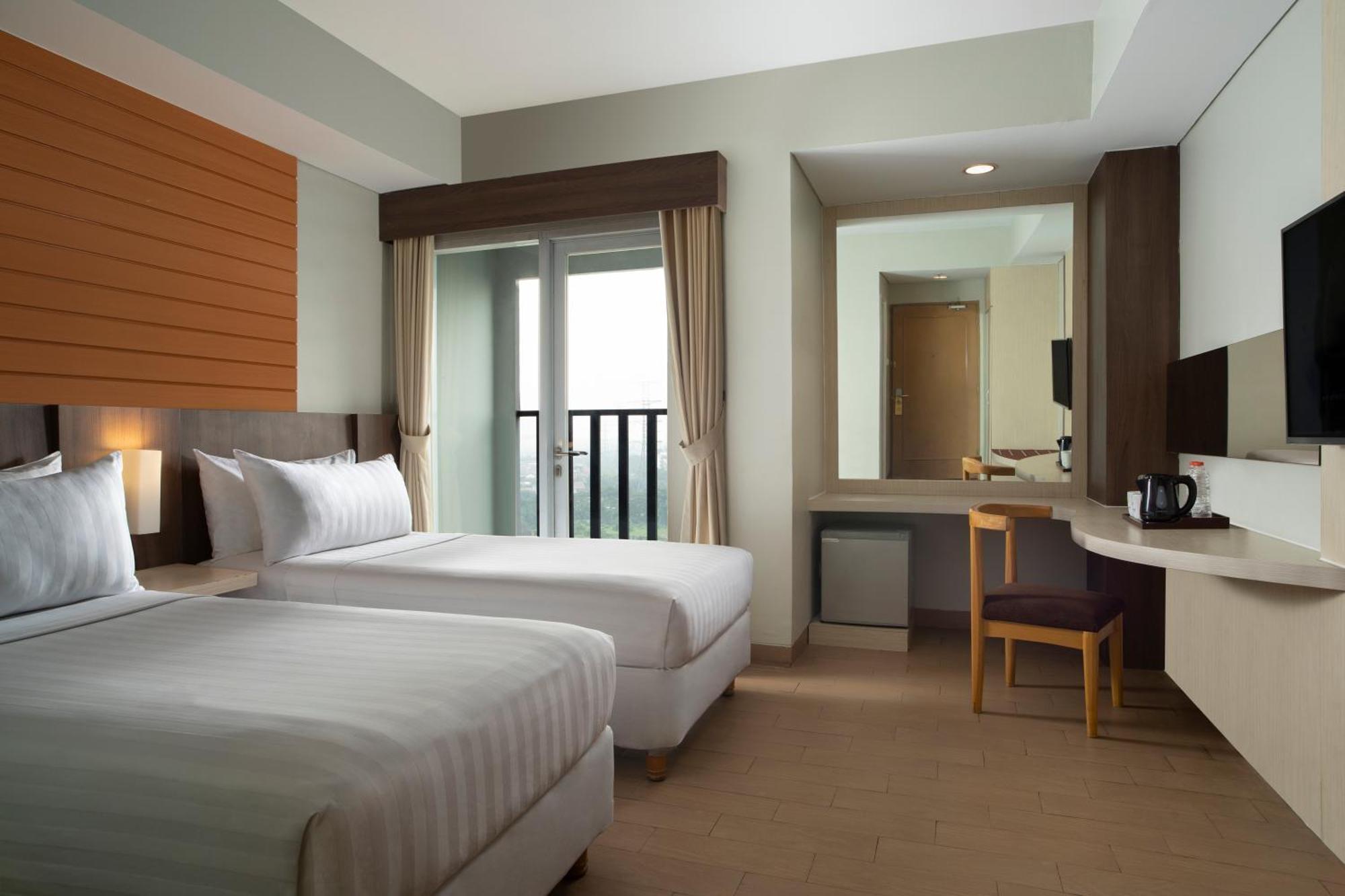 Vega Hotel Gading Serpong Esterno foto