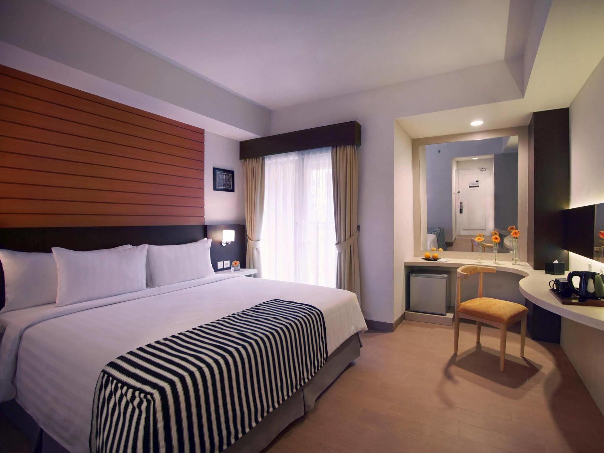 Vega Hotel Gading Serpong Esterno foto
