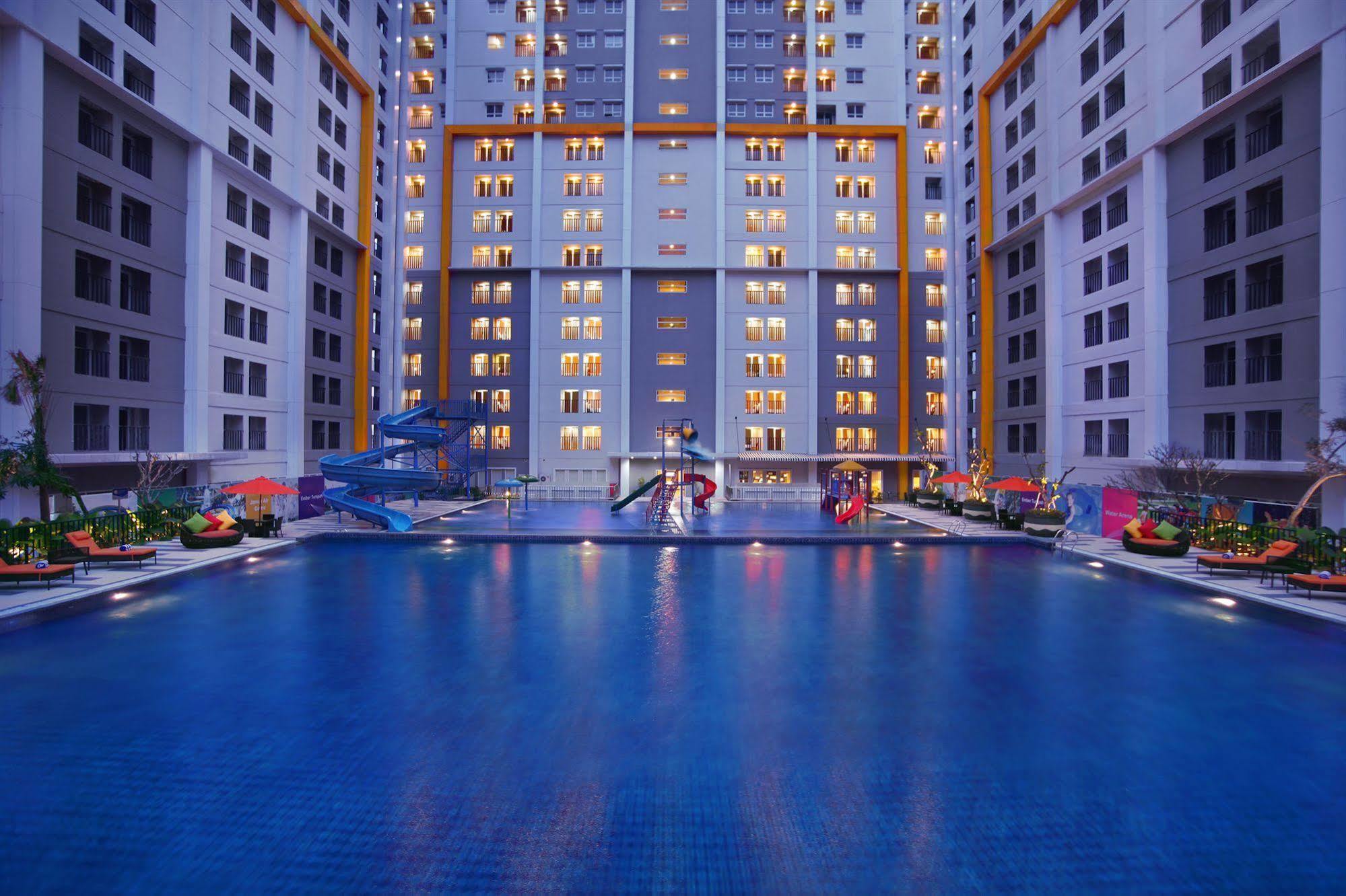 Vega Hotel Gading Serpong Esterno foto