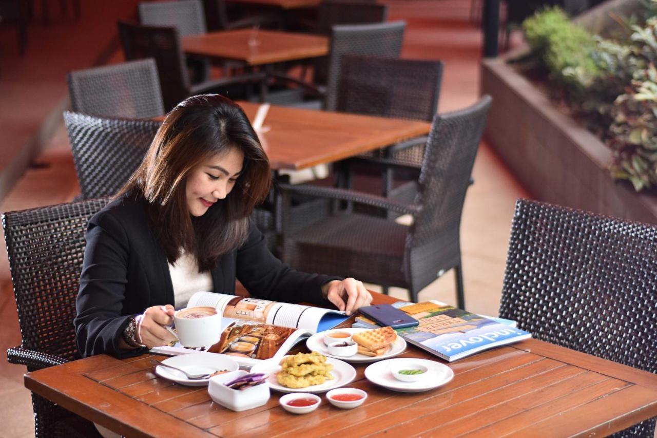 Vega Hotel Gading Serpong Esterno foto